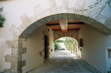 Grecia Chata Nea Kydonia, Exteriorul